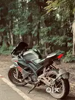 R15 v4 bs6 A-1 condition single handed bike 20000km running