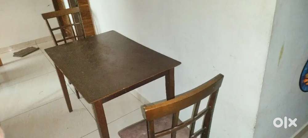 Dining table for sale