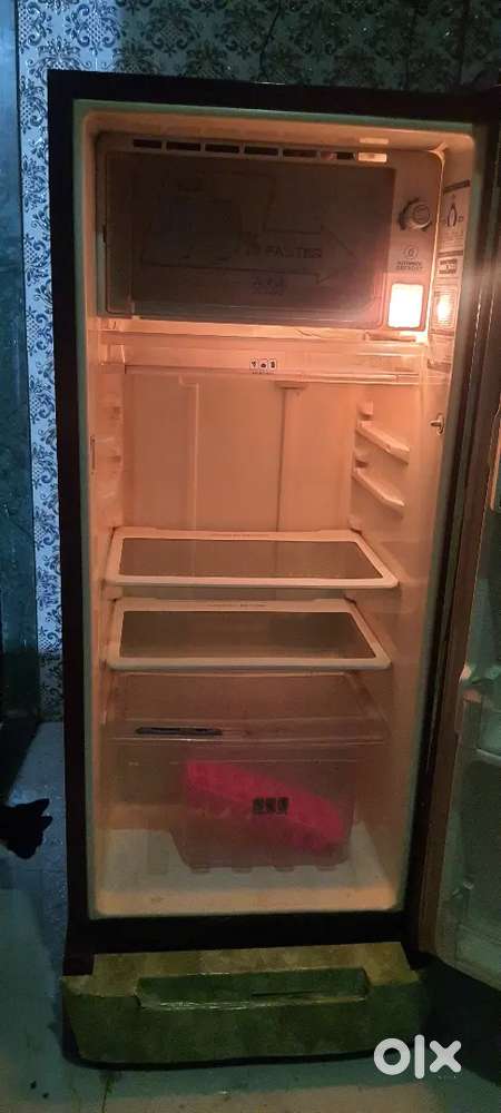 lg 5 atar fridge  good condition