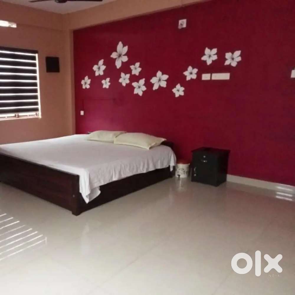 Male receptionalist 10 km distance from perintalmanna