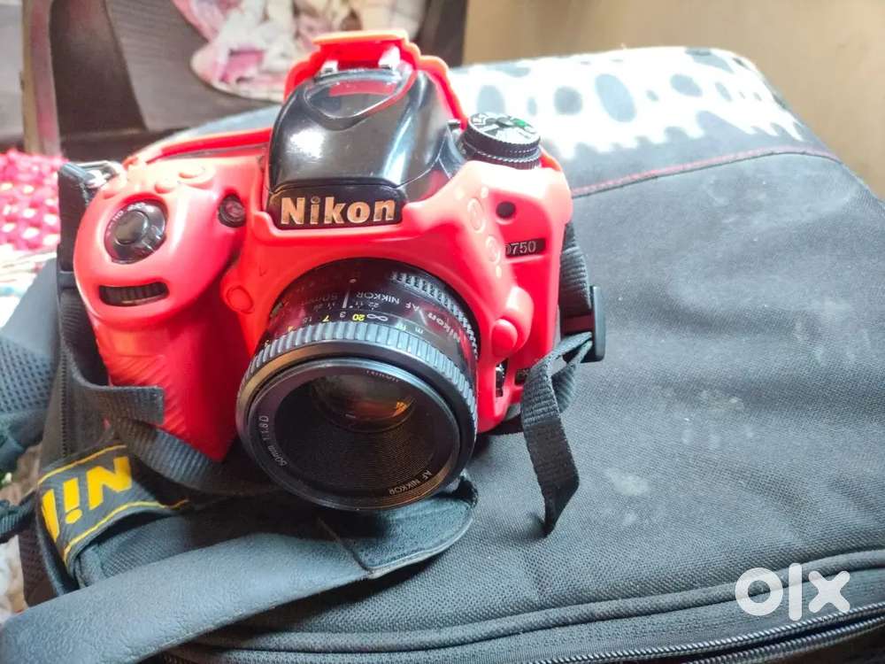 Nikon 750 camera.. battery.. charger...bag..50mm prime leans available