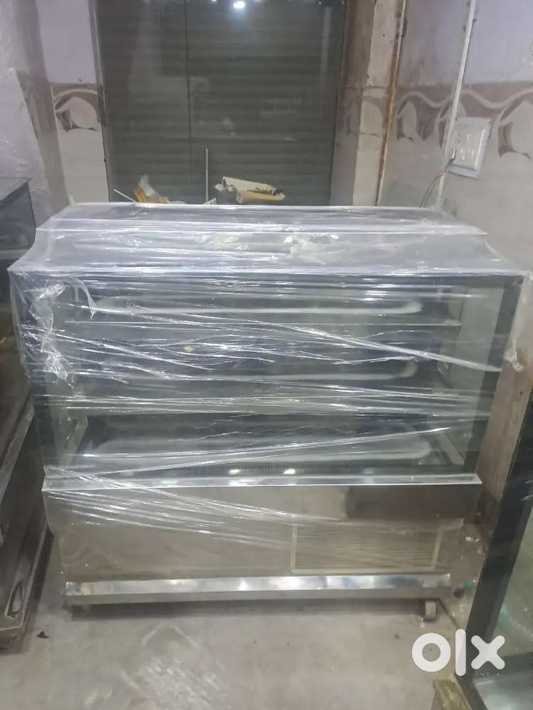 Excellent condition display firdge 4 feet