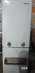 Voltas Steel  water cooler capacity 80 liter this is color white