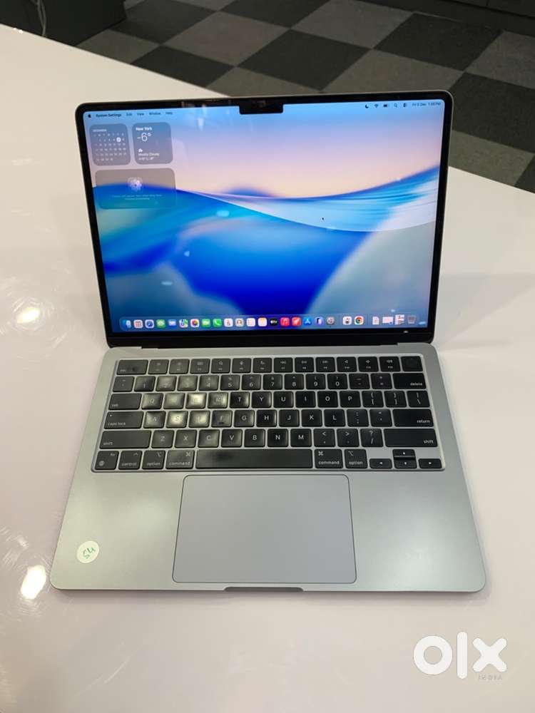 Apple MacBook Air / 13inch / M2 chip / 8GB-256GB / charger / Warranty