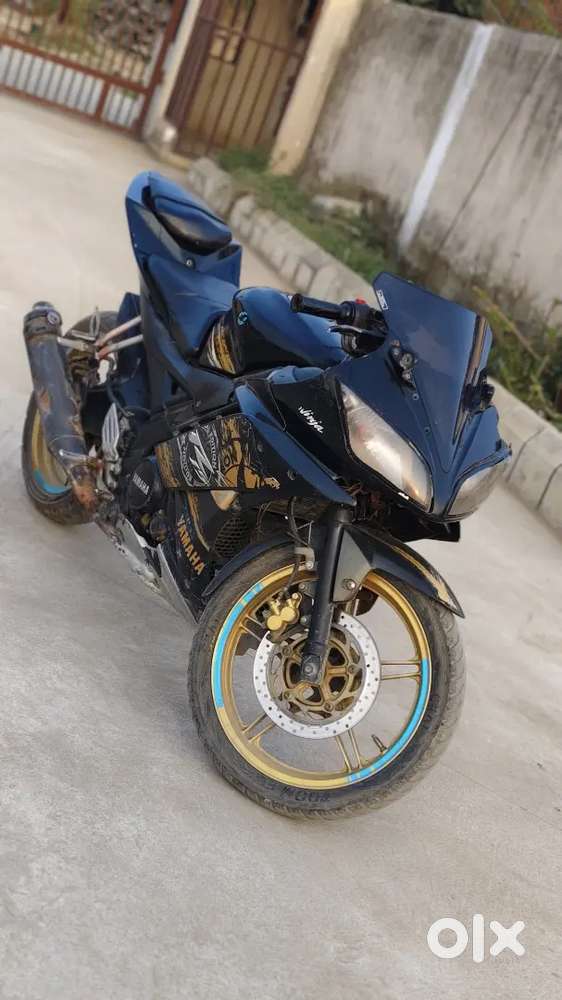 R15 v2 3 gear tak tune he gadi meetar chalu he 2000 ki led light he