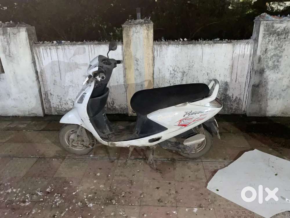 For sale pleasure in running condition with 2 key and self start