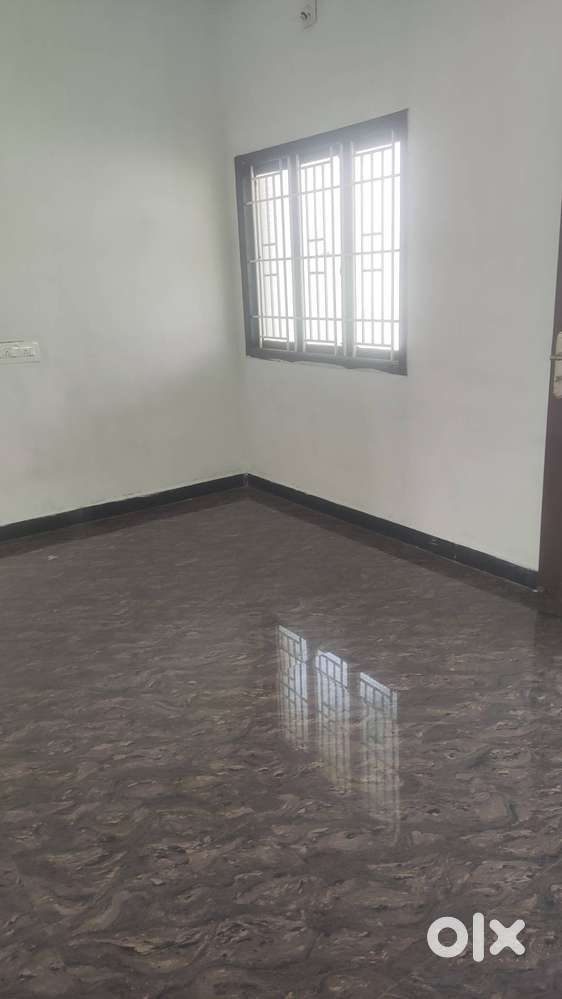1 BHK house for rent in malayandipattinam/arts college