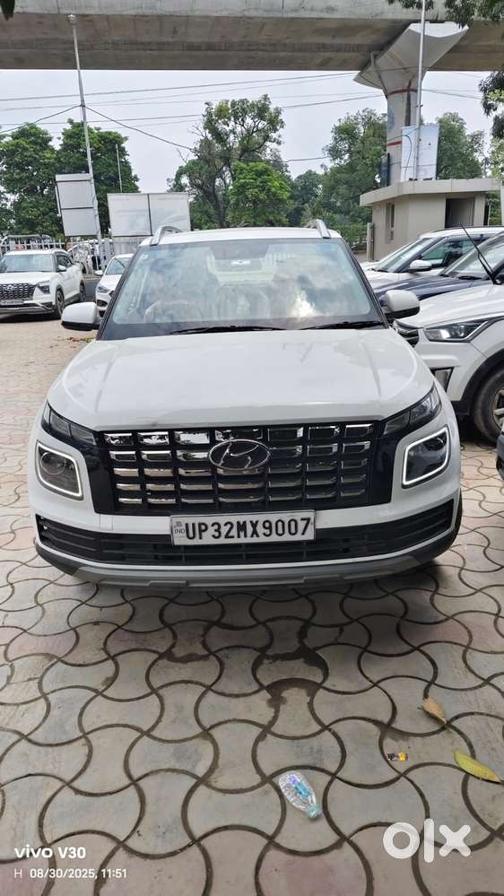 Hyundai Venue 1.2 S (O), 2022, Petrol