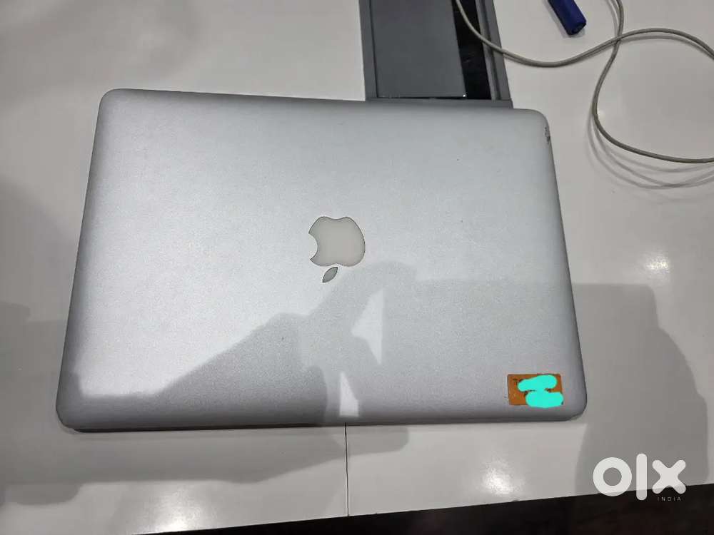 Apple MacBook AIR (2015)  i5  8GB RAM, 128GB SSD