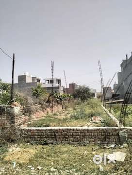PLOT of 100 gaj with installed sumersible , foundation and sariye .