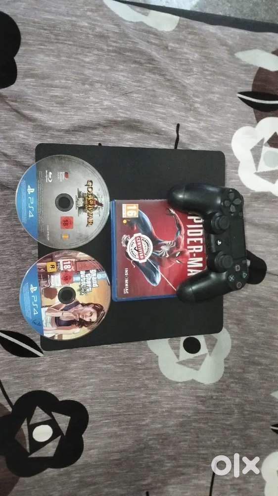 Good condition original controller PS4 slim 1TB