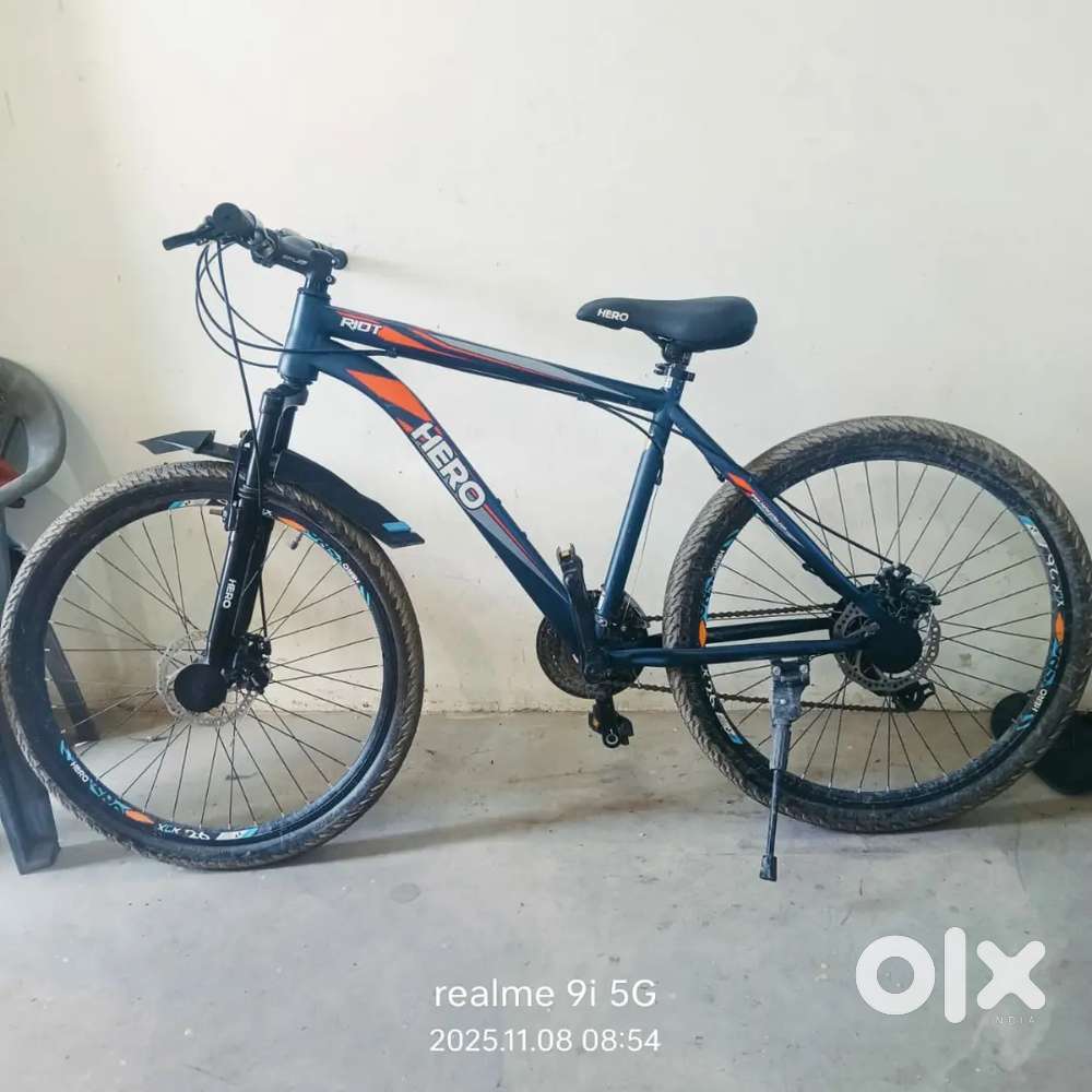 SHOWROOM CONDITION , HERO RIOT GEAR CYCLE