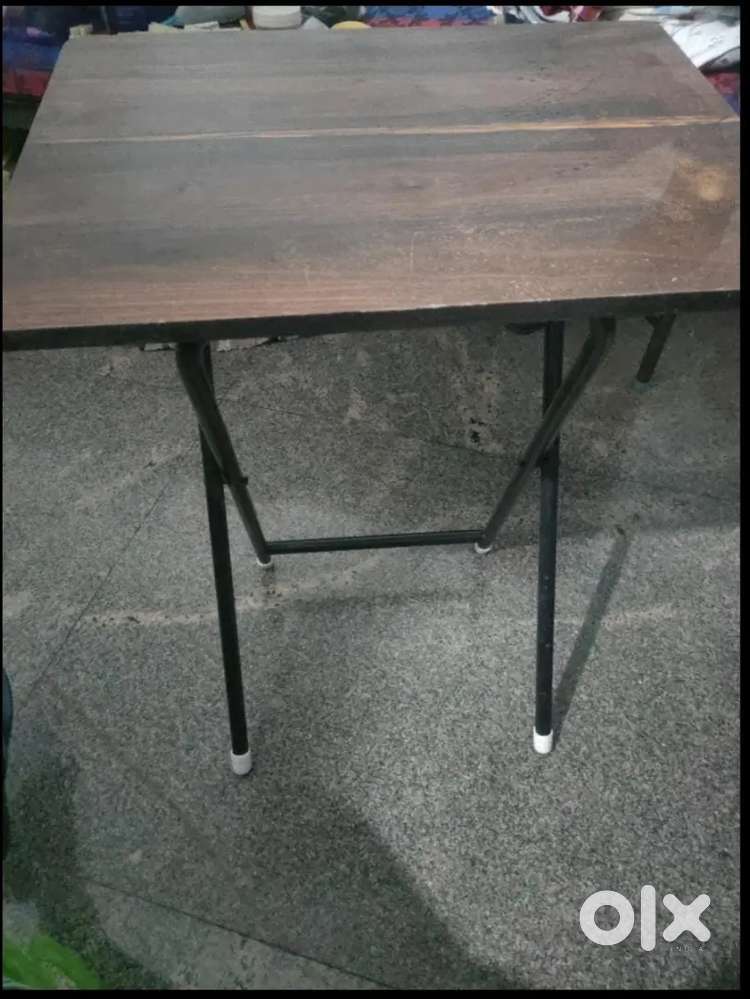 Foldable study table