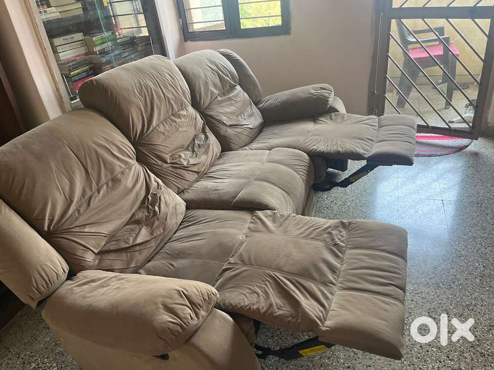 HomeTown 3 seater Recliner sofa