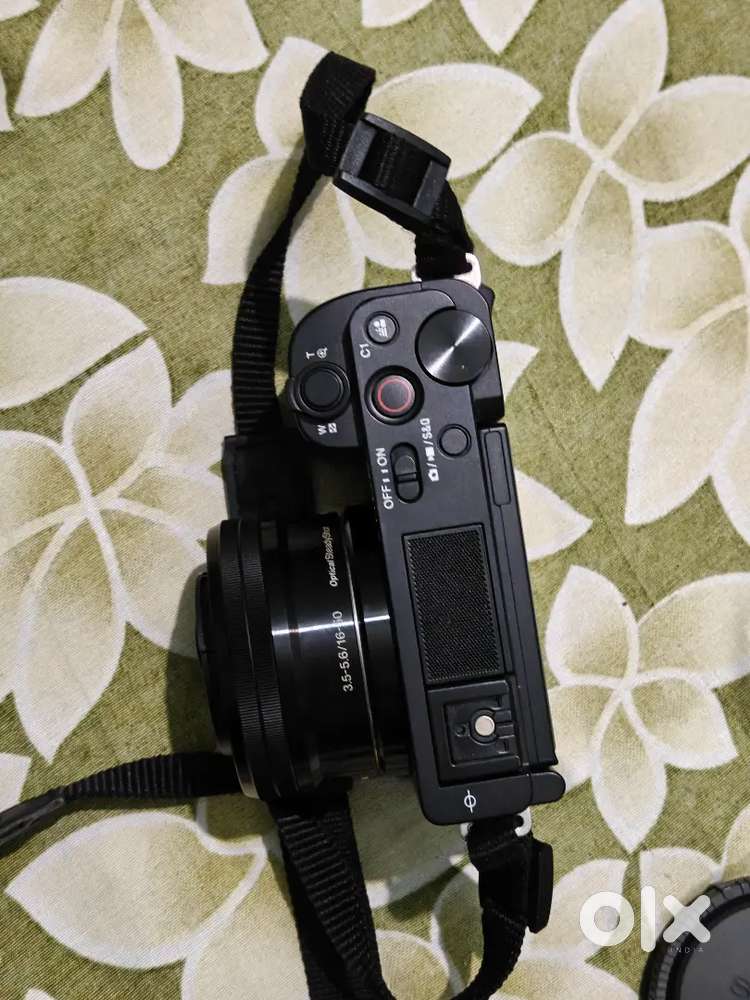 Sony ZVe10 with Kit Lens just 6 months old