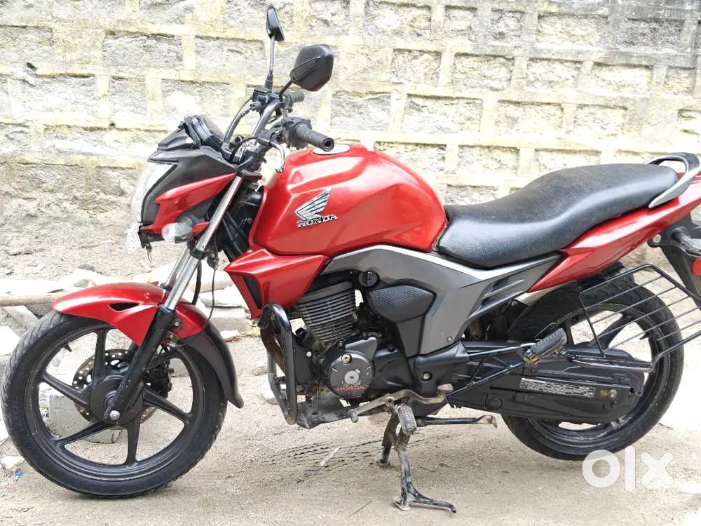 Honda CB Trigger  Model 2015 colour red