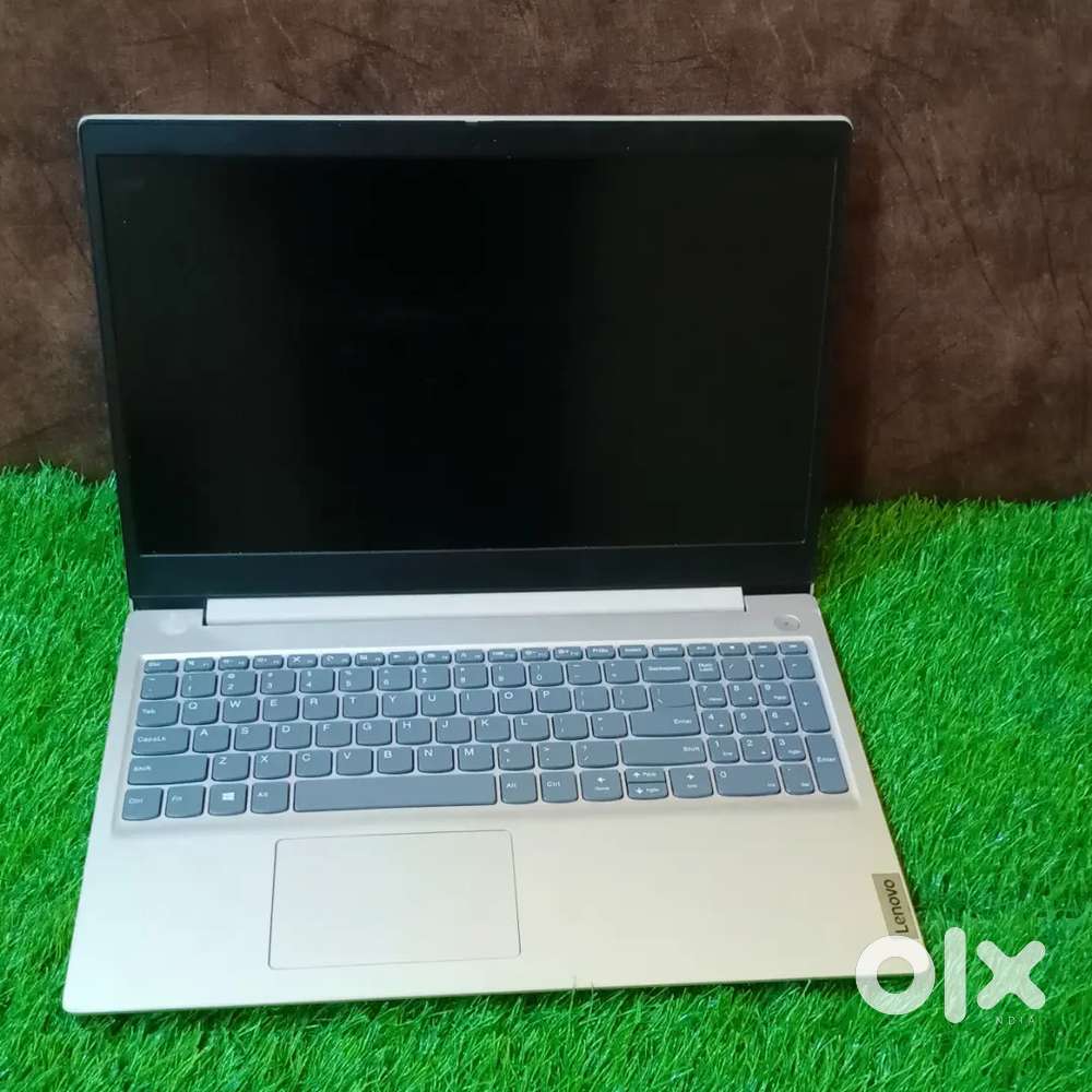 Laptop LENOVO 10th generation 8GB RAM SSD 256GB M.2 NVME