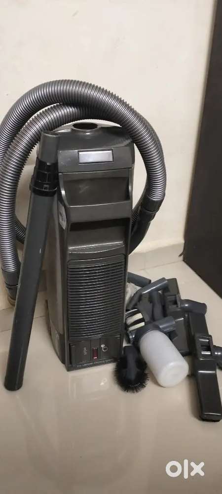 Vaccum cleaner  and bajaj mixer urgently selling