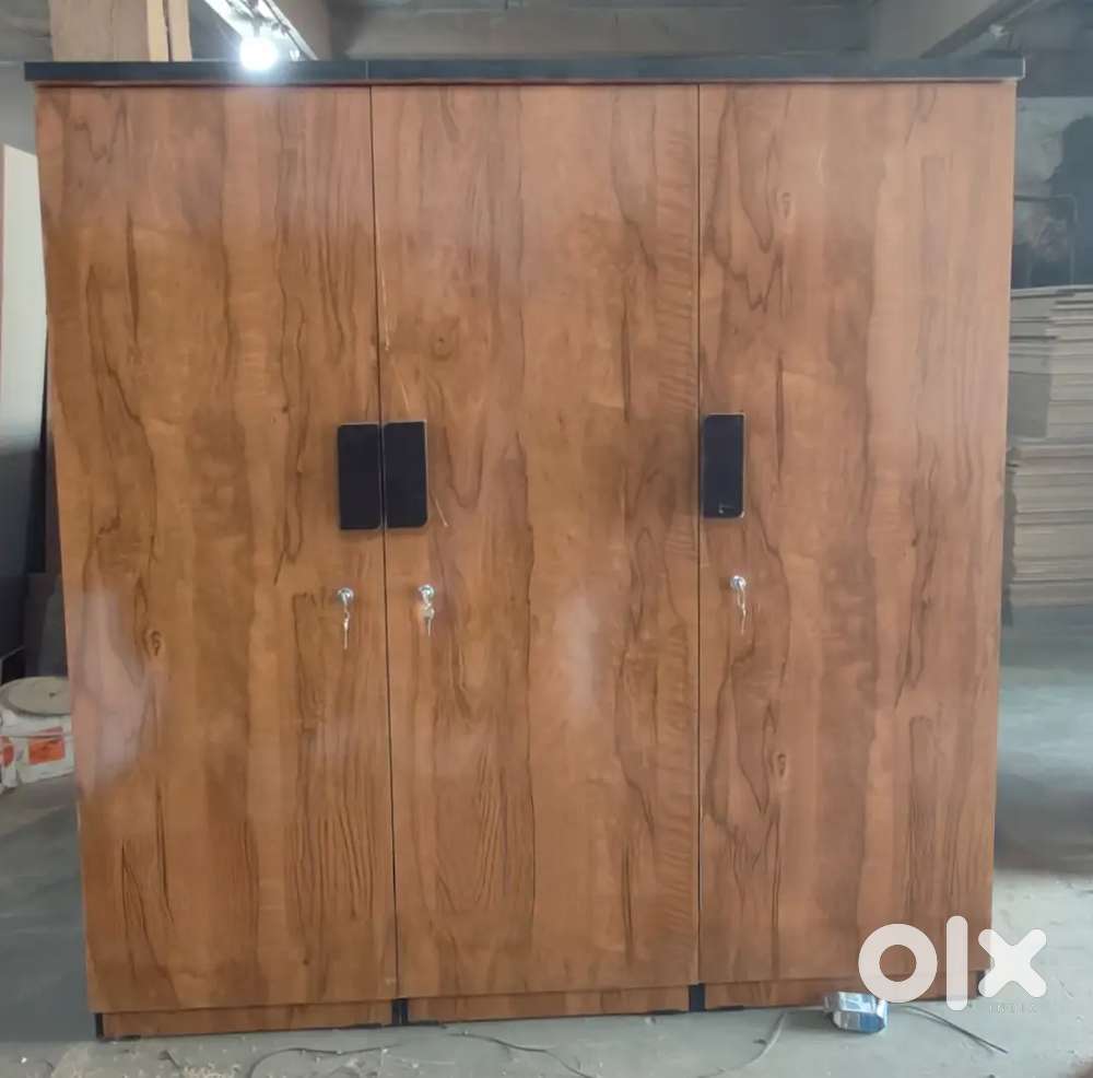 Brand new jumbo wordrobe with new color collection