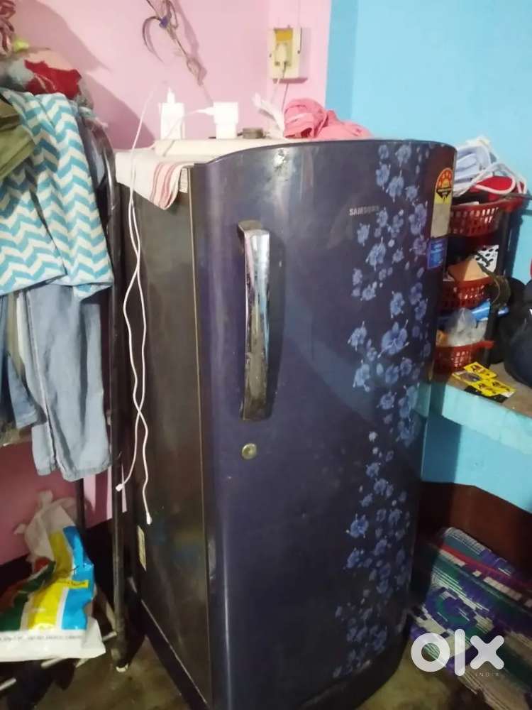Refrigerator samsung model