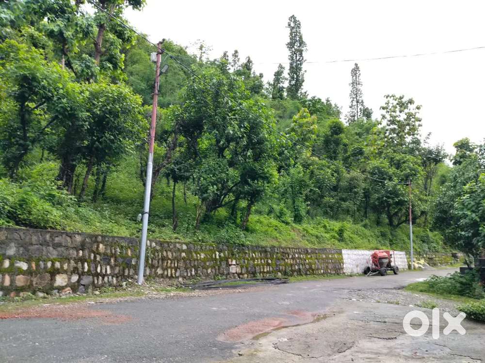 .फॉर्महाउस के लिए खूबसूरत पहाड़ों के बीच 274 गज का उपलब्ध है।