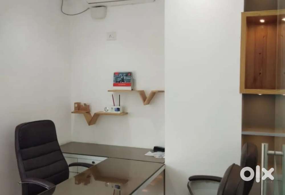 250 sqft office space for rent on Kalamassery Highway at ₹10,000.