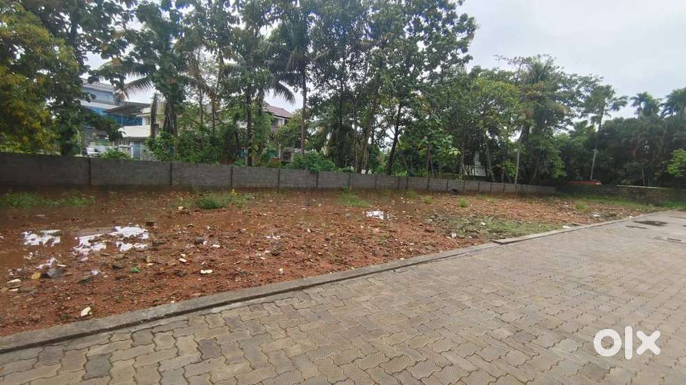 3 to 6 cents of  residential plot for  sale at Vyttila.