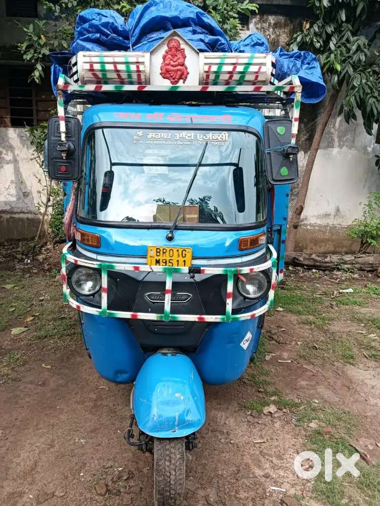 Bajaj cng cargo