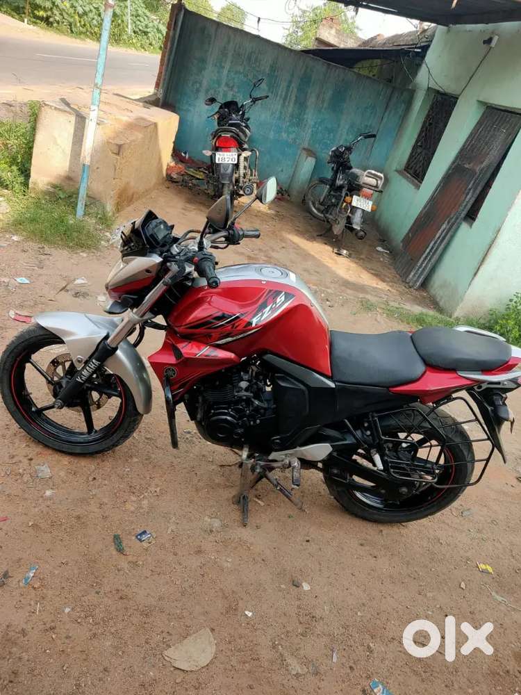 FzS V 2.0. Red in colour