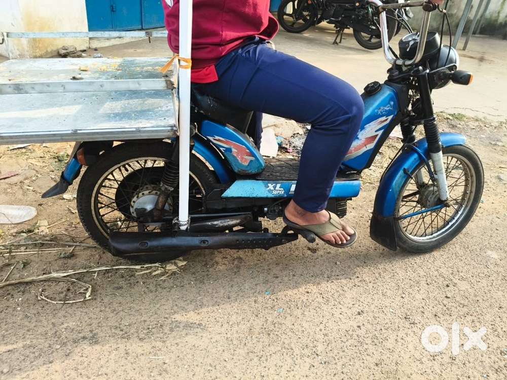 Gupchup Thela sells boy