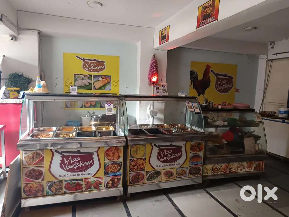 Curry point display with 16 trays