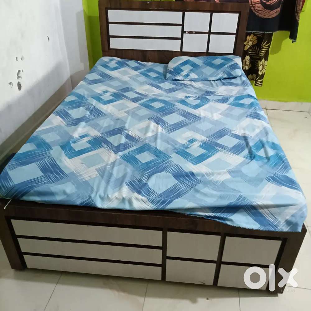 Bed 4*6 with Mattress