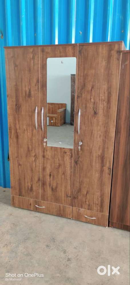 NEW 3 DOOR WARDROBE IN JUNGLE WOOD WITH MIRROR OPTION