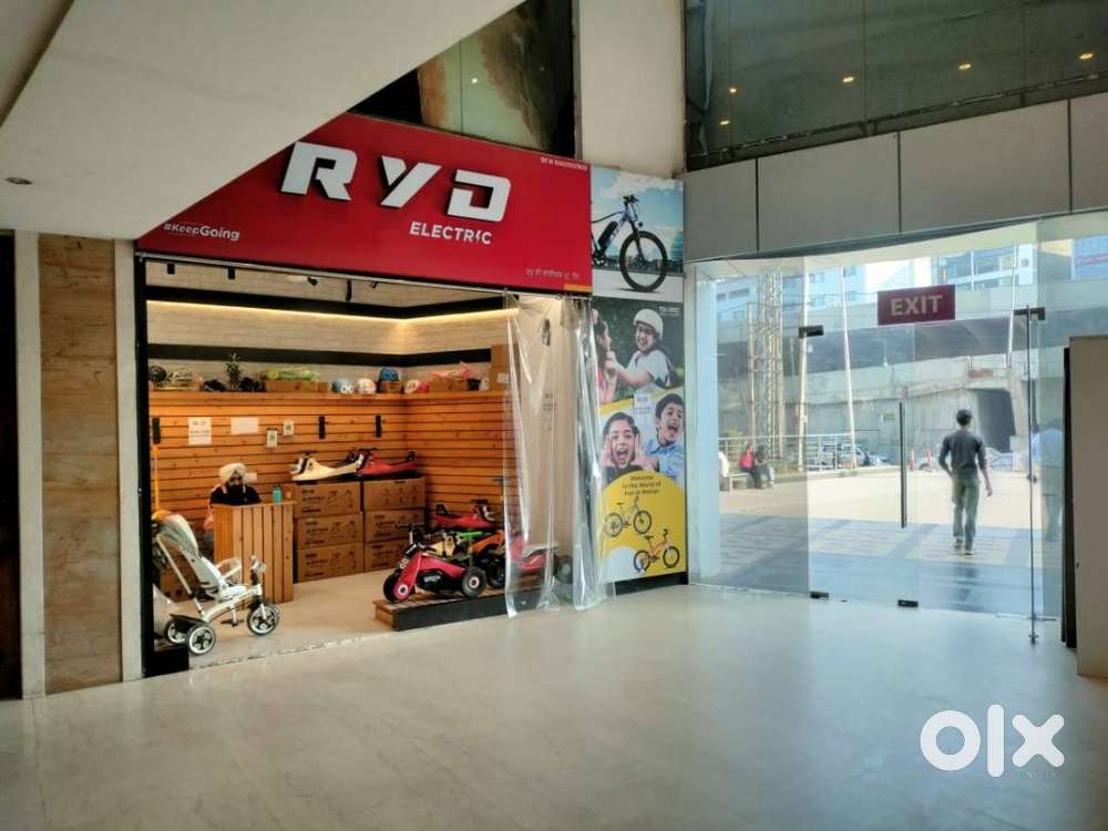 Shop for rent at Omaxe Plaza, opposite Feroze Gandhi Market
