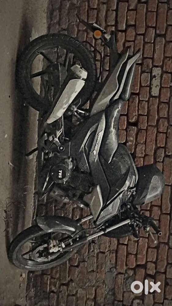 32000km chl gyi ha or chalne mai bht achi ha gadi ki chain set change