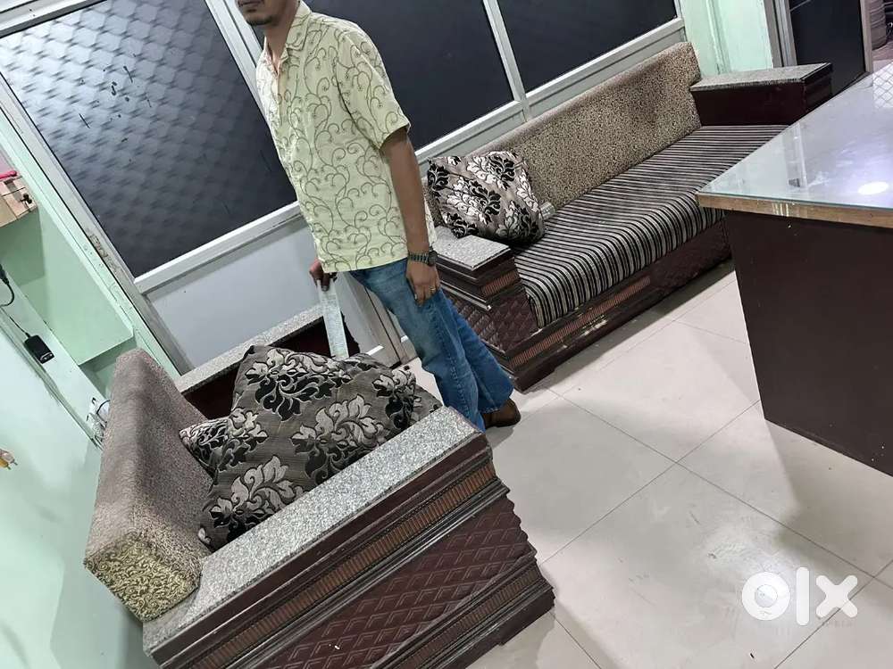 3+2 Sofa set for sale