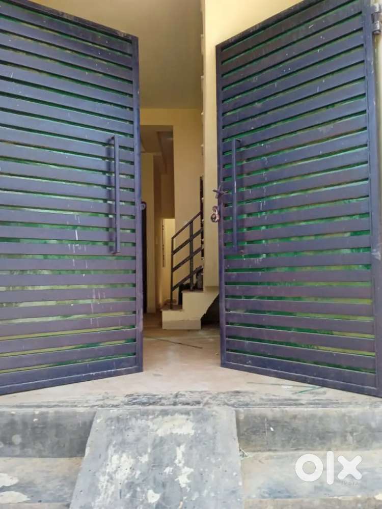 650 स्क्वेयर फुट का नया एक मंजिला मकान , 20 फुट के कॉलोनी रोड