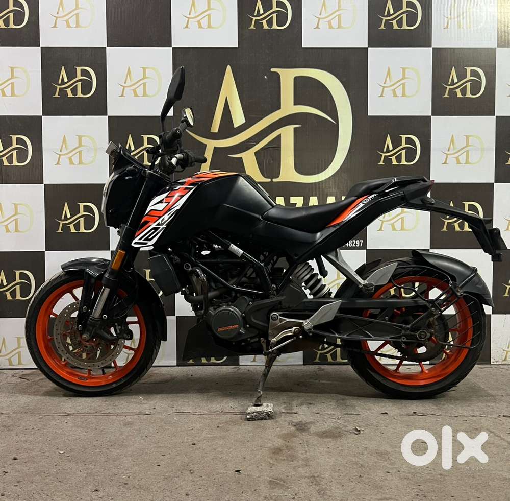 KTM DUKE 125 ABS MODEL 1st OWNER MINT CONDITION