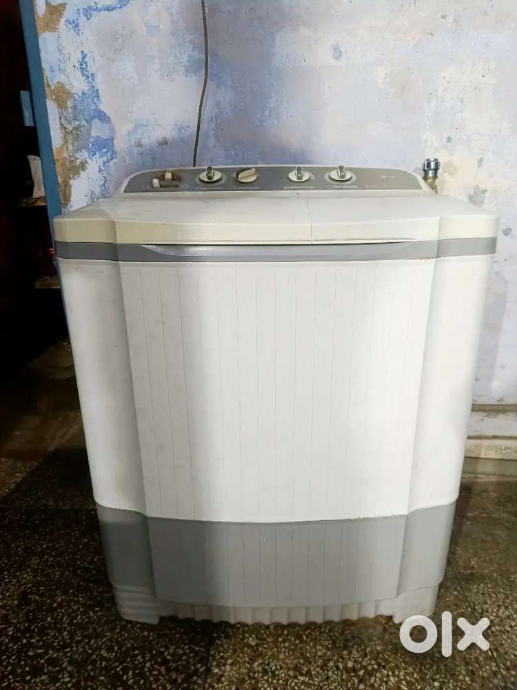 LG 6.8kg Semi-Automatic Washing Machine