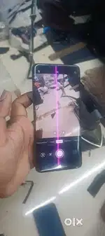 OnePlus 7pro 8/256 phone me ek single pink line hai