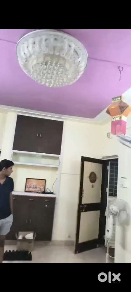 1 girl required for 2bhk flt urgent