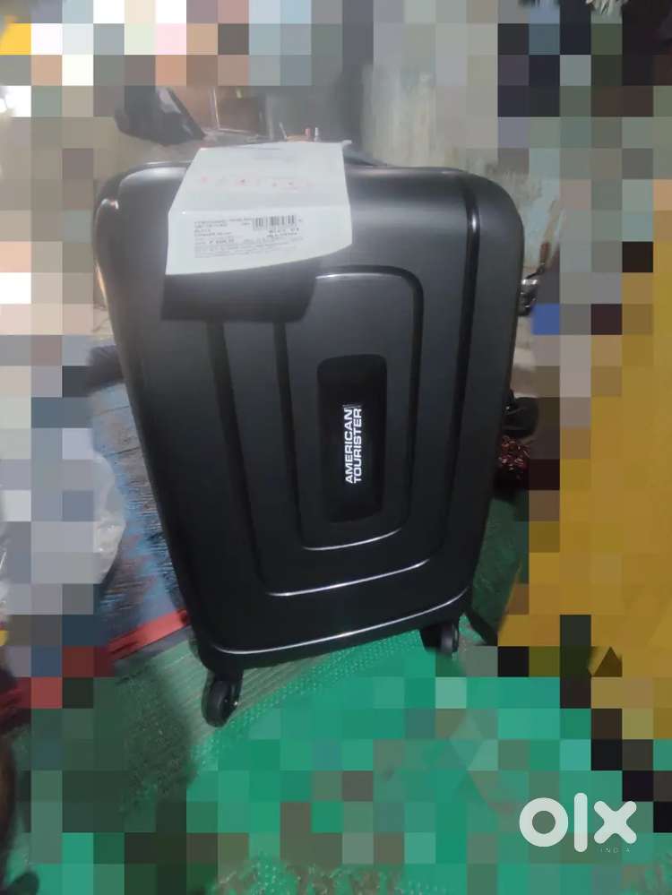 American tourister trolley bag hai.halka or mazboot hai