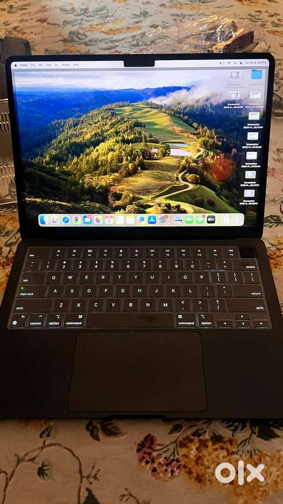MacBook Air M2 (Excellent Condition) Trendy Color - Midnight