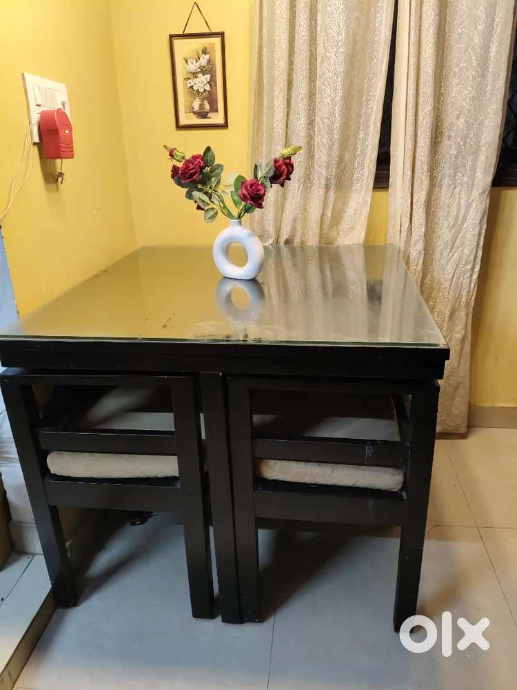 4 sitter dinning table