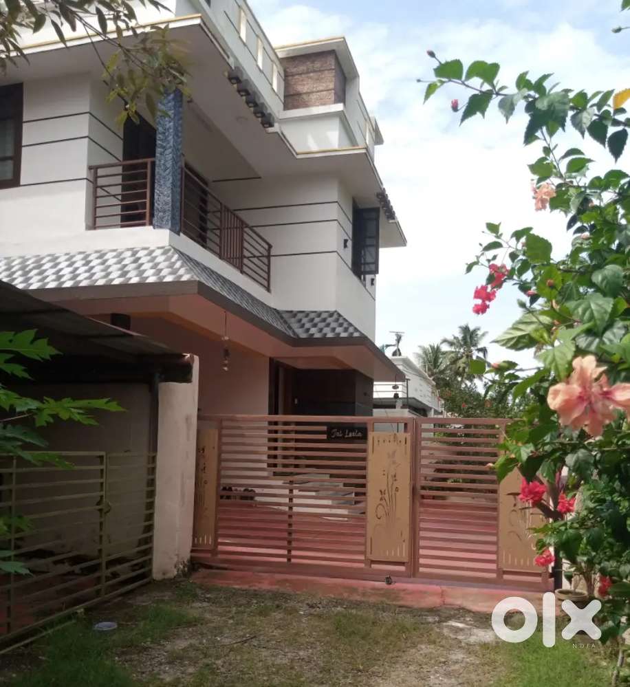 Peaceful 4BHK home,2 floors,3 car parking, with freshwater Well.