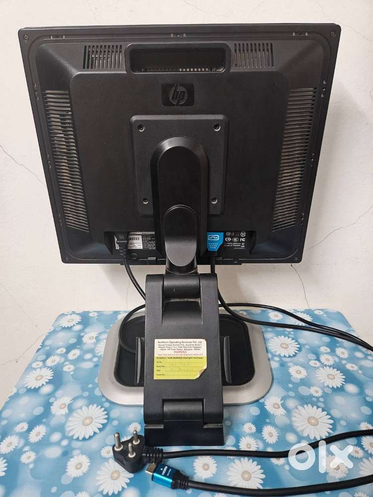 HP Compaq LA1951g 19 LCD Monitor with adjustable height and HDMI cable