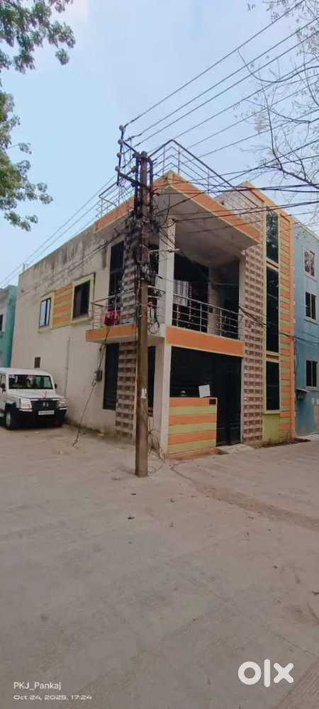 two both the upper and lower floors are available at the same rates.