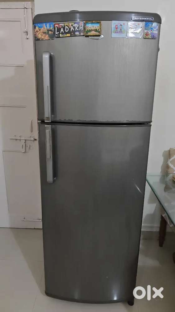 Whirlpool double door fridge in very good condition