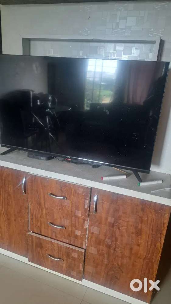 New led lloyd tv