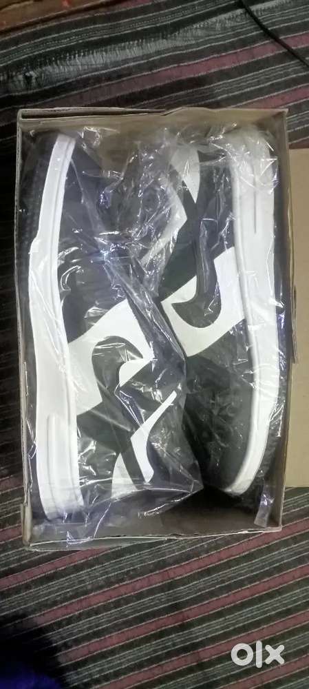 NIKE LOW DUKER BRAND NEW SHOES for SALE With NIKE BOX